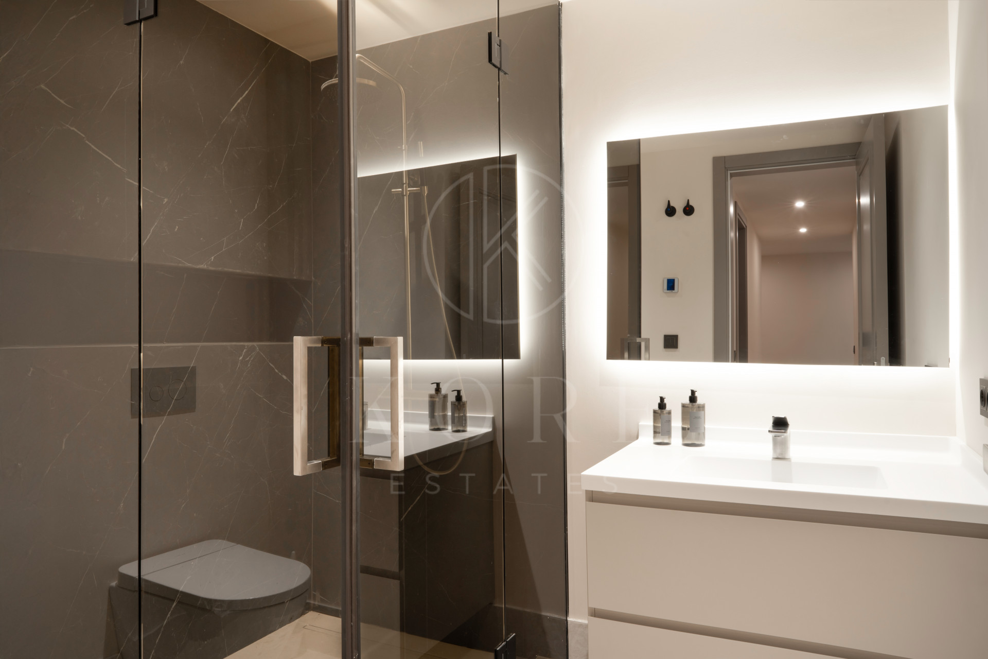 Apartament la parter de vânzare în Cabo Bermejo, Estepona East