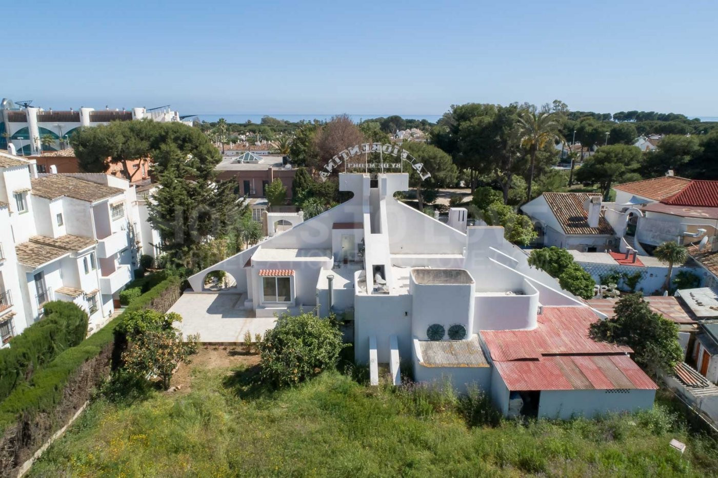 Restaurante y Parcela con Proyecto  para Centro de Negocios en El Pilar – El Paraíso, Estepona.