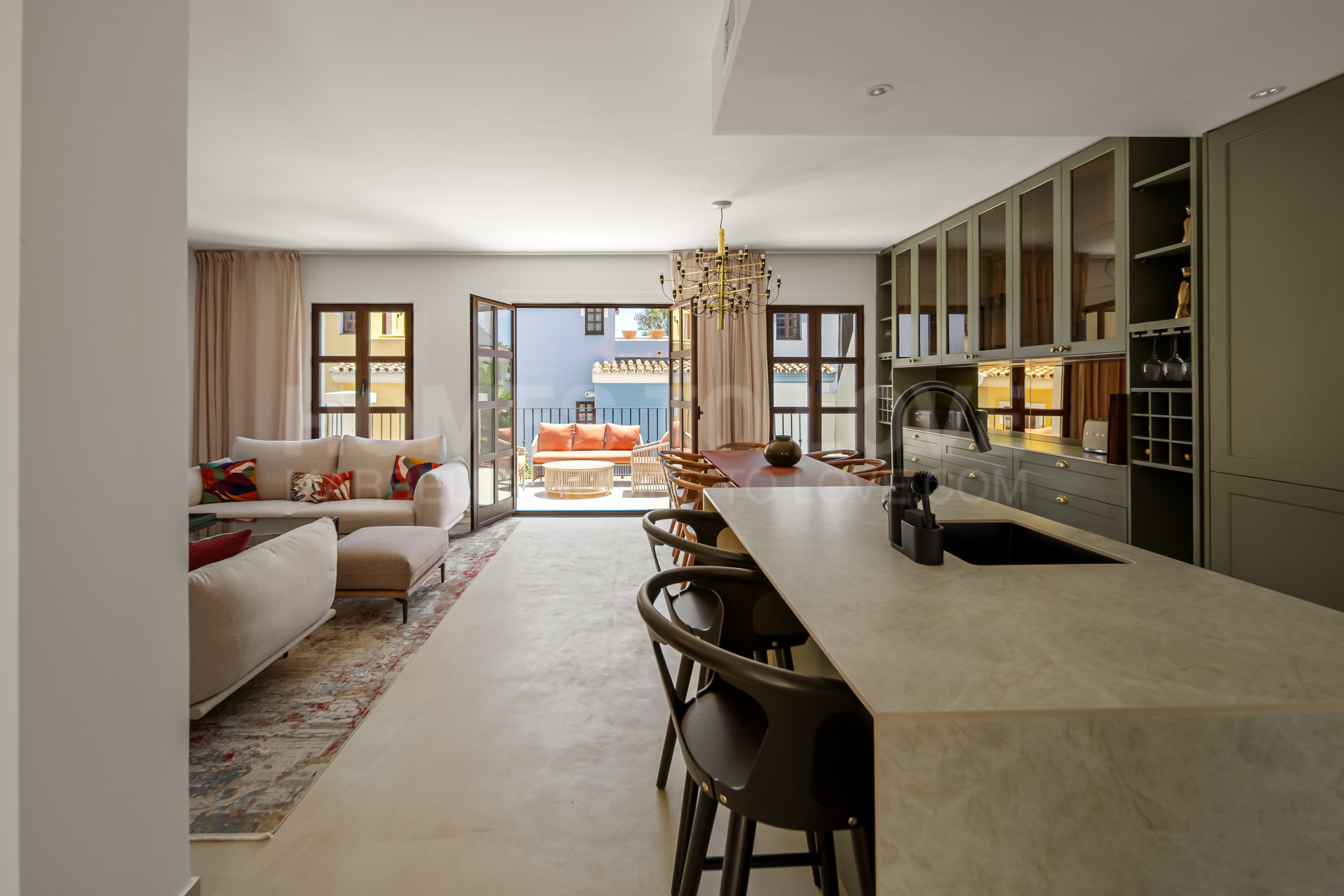 Elegant Beachside Townhouse on Marbella’s Golden Mile