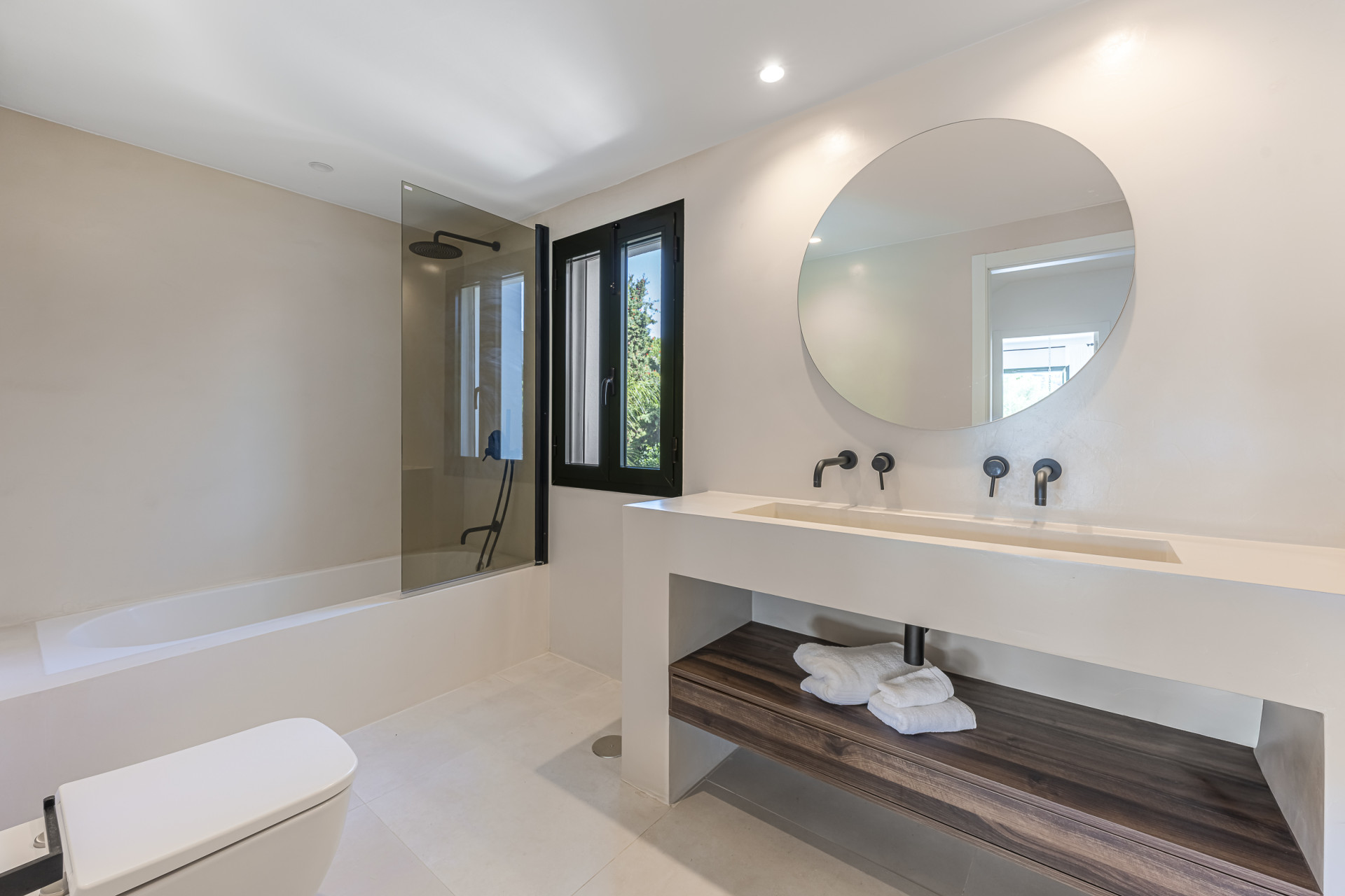 Contemporary Gated Family Home with Private Pool