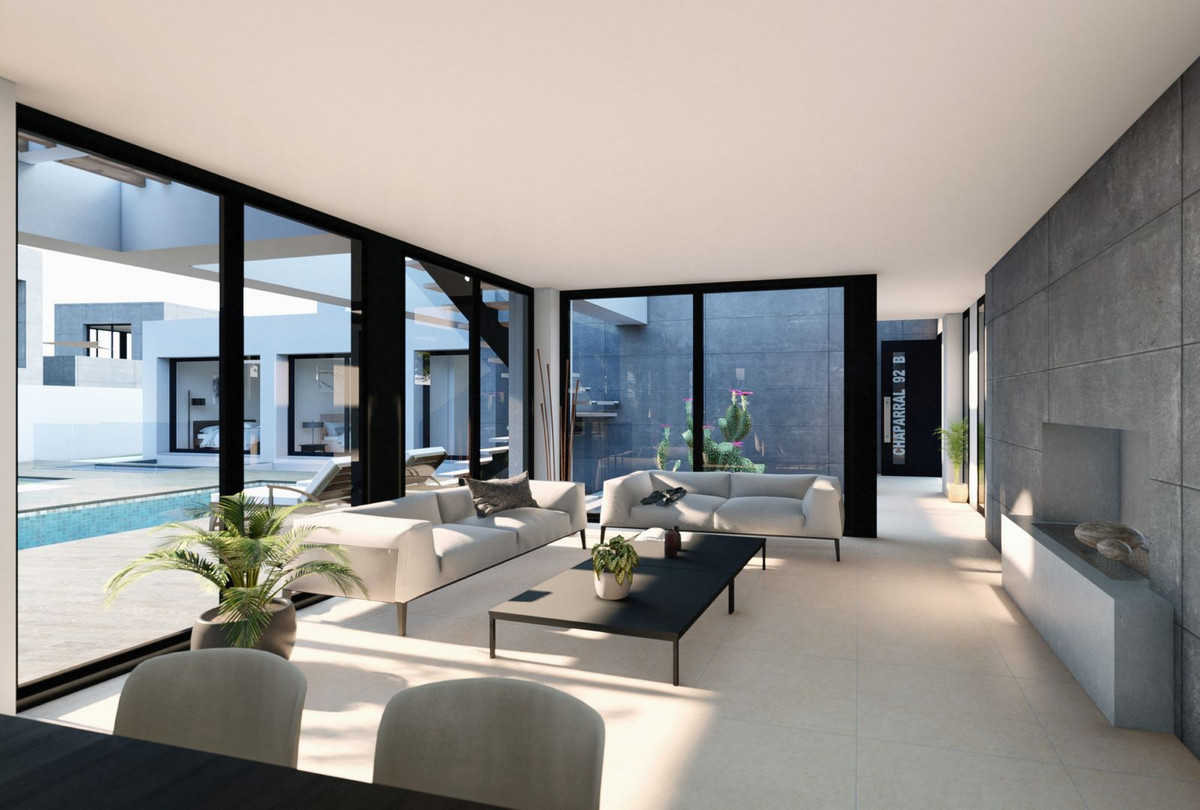 R5005285 - 6 Bedroom Villa in Mijas Costa, Malaga