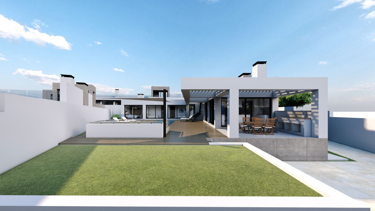 R5005285 - 6 Bedroom Villa in Mijas Costa, Malaga