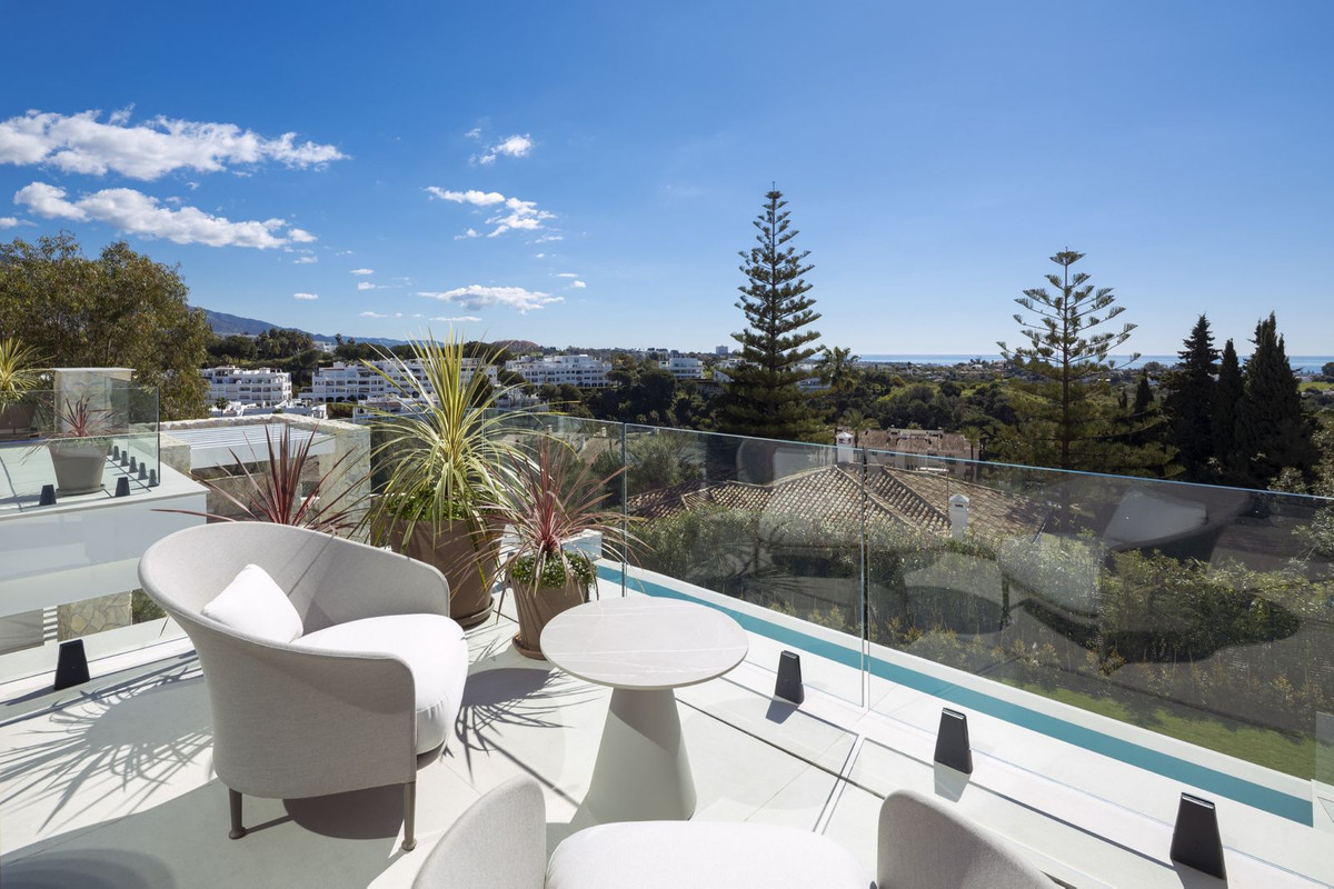 R5012104 - 5 Bedroom Villa in Benahavis, Malaga