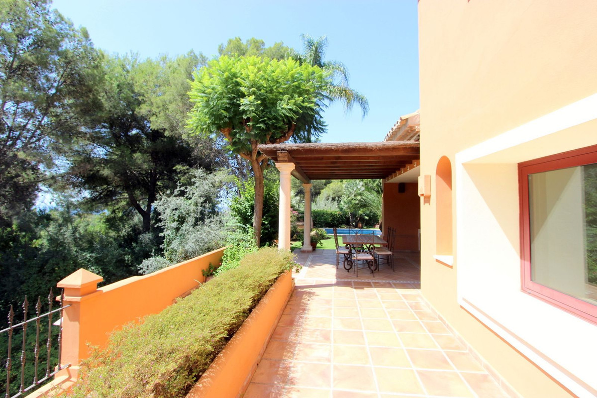 R5011699 - 5 Bedroom Villa in Marbella, Malaga