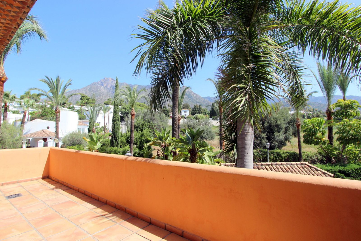 R5011699 - 5 Bedroom Villa in Marbella, Malaga