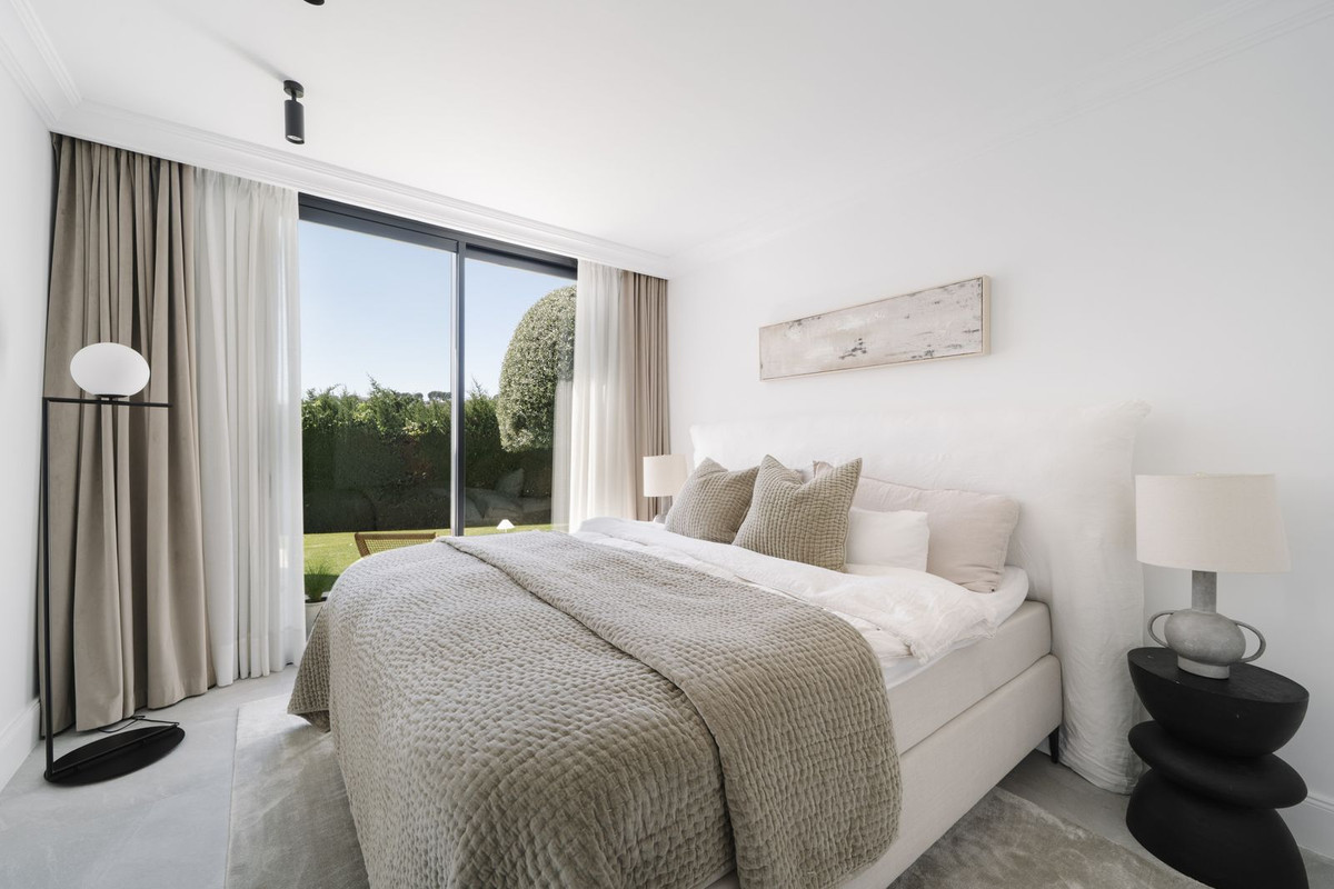 R5010520 - 5 Bedroom Villa in Marbella, Malaga