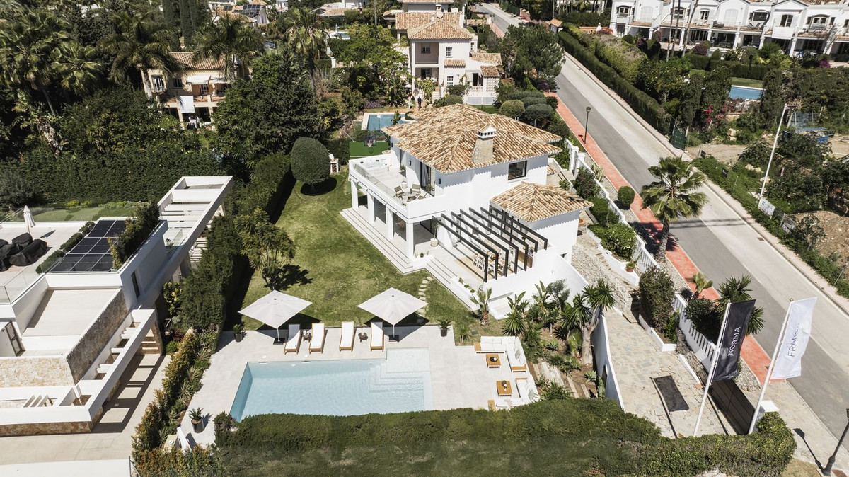 R5010520 - 5 Bedroom Villa in Marbella, Malaga
