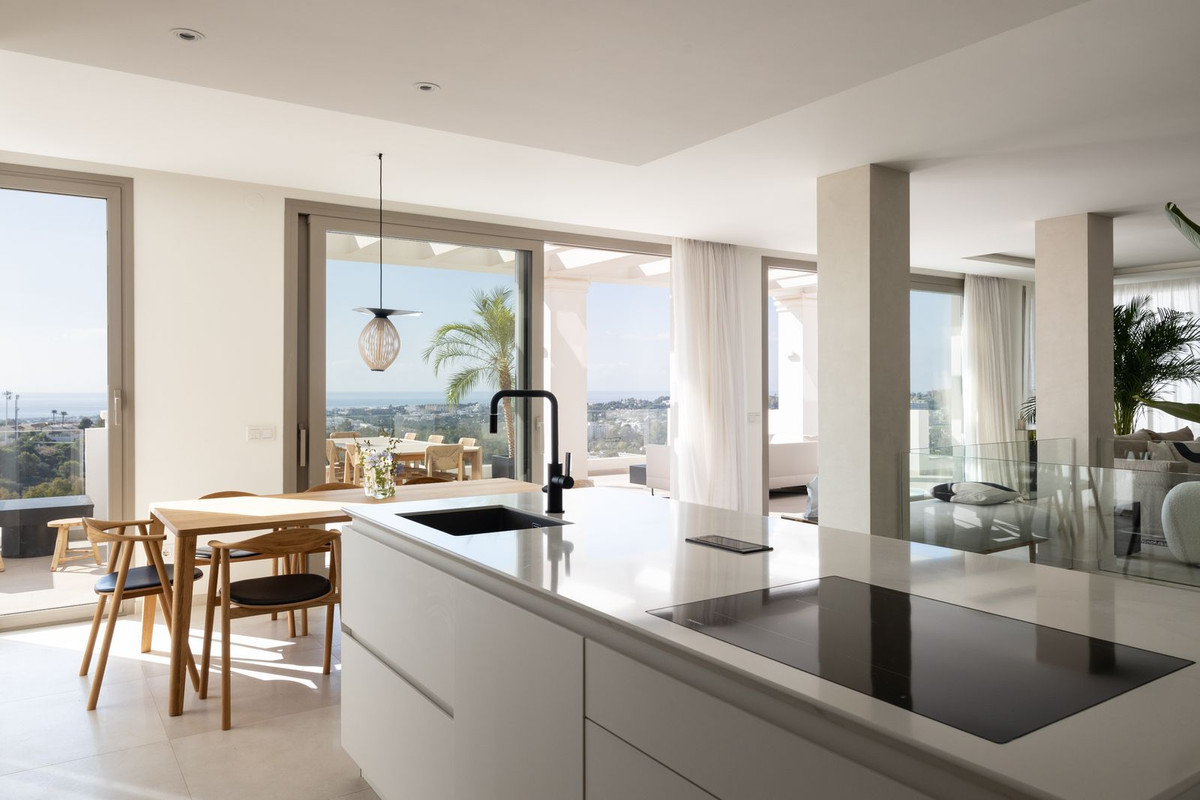 R5010535 - 3 Bedroom Apartment in Marbella, Malaga