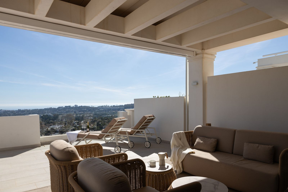 R5010574 - 2 Bedroom Apartment in Marbella, Malaga