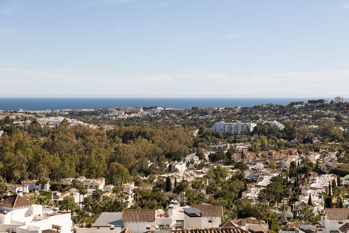 R5010574 - 2 Bedroom Apartment in Marbella, Malaga