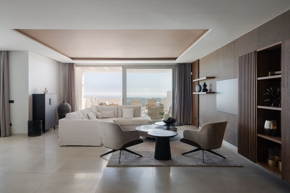 R5010574 - 2 Bedroom Apartment in Marbella, Malaga