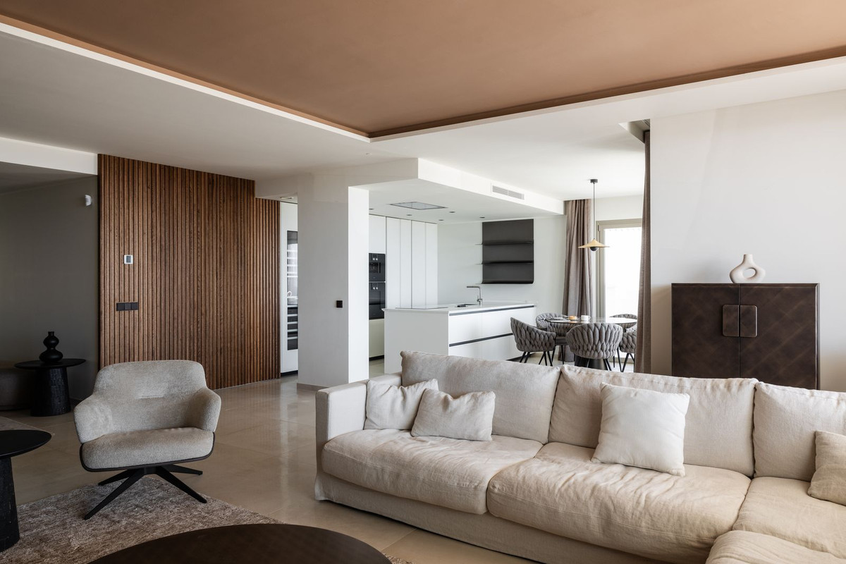 R5010574 - 2 Bedroom Apartment in Marbella, Malaga