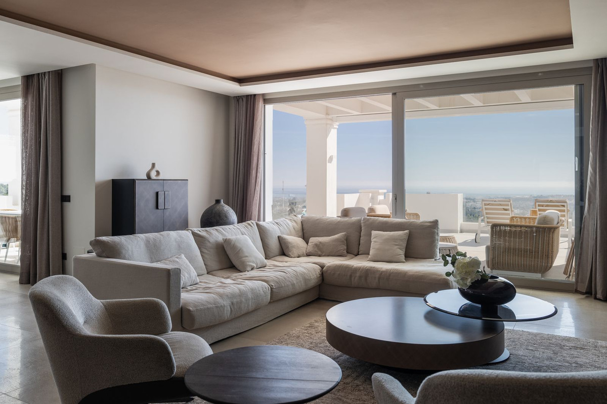 R5010574 - 2 Bedroom Apartment in Marbella, Malaga