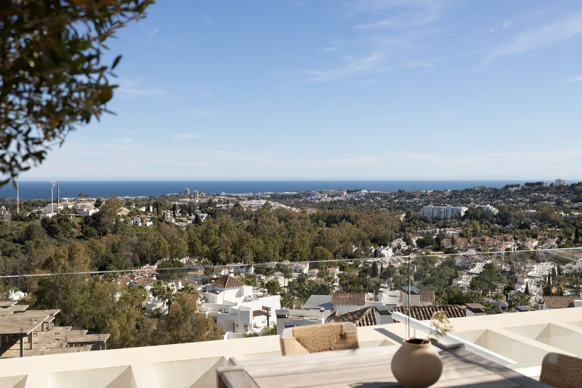 R5010574 - 2 Bedroom Apartment in Marbella, Malaga