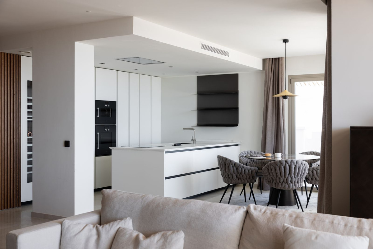 R5010574 - 2 Bedroom Apartment in Marbella, Malaga