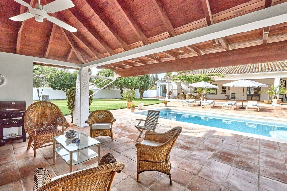 R5016967 - 7 Bedroom Villa in San Pedro de Alcantara, Malaga