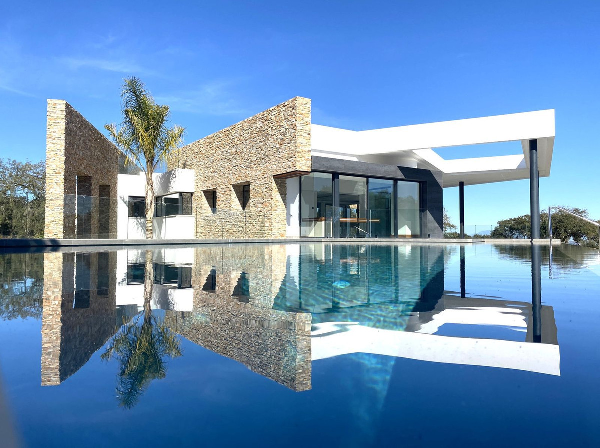 R5014051 - 6 Bedroom Villa in Sotogrande, Cadiz