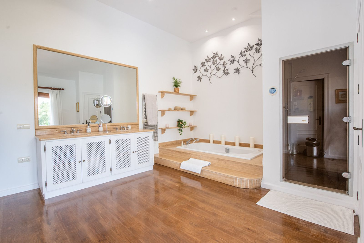 R5014039 - 7 Bedroom Villa in Sotogrande, Cadiz