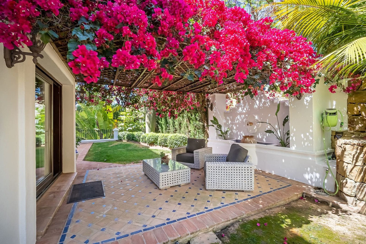 R5014273 - 7 Bedroom Villa in Marbella, Malaga