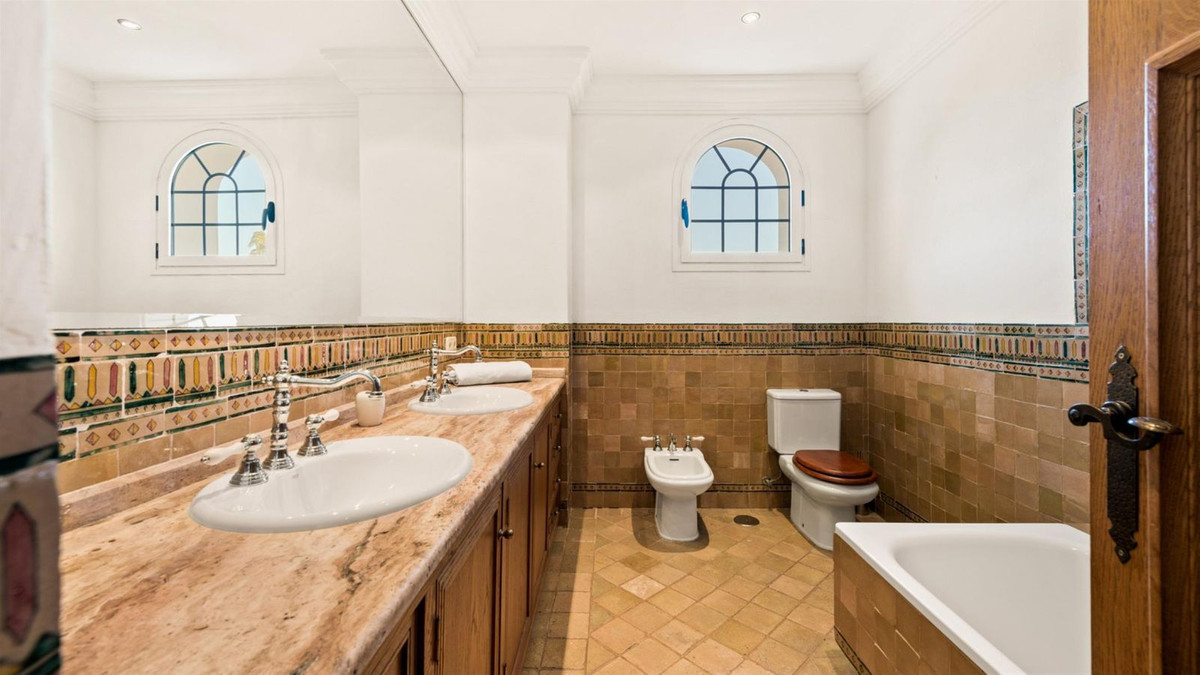 R5017099 - 8 Dormitorio Villa en Estepona, Málaga