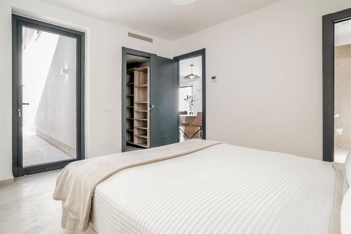 R4356052 - 6 Bedroom Villa in Marbella, Malaga