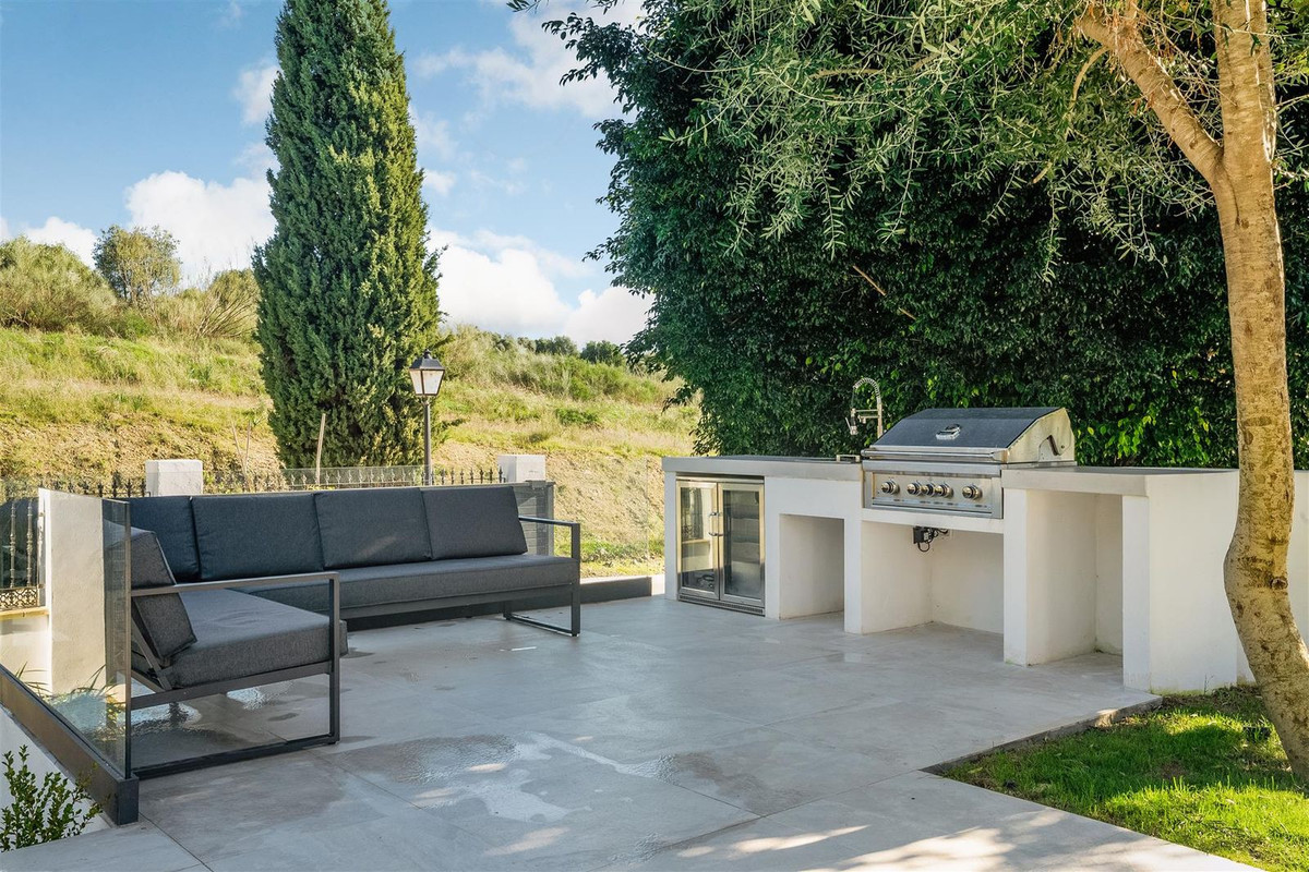 R4356052 - 6 Bedroom Villa in Marbella, Malaga
