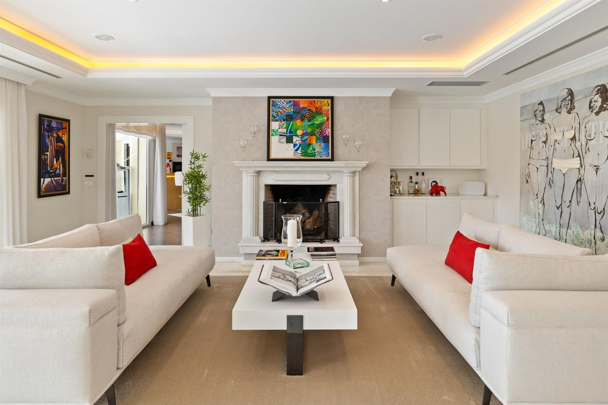 R4356052 - 6 Bedroom Villa in Marbella, Malaga