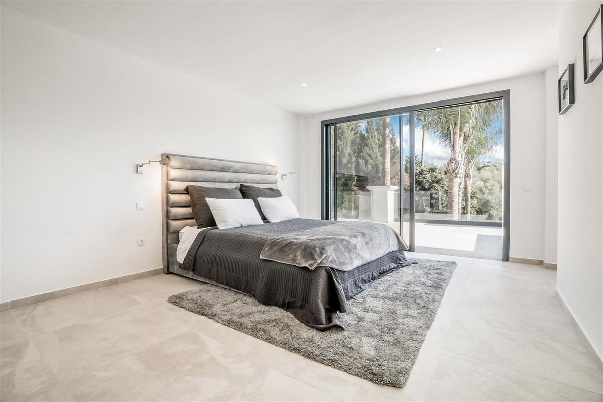 R4356052 - 6 Bedroom Villa in Marbella, Malaga