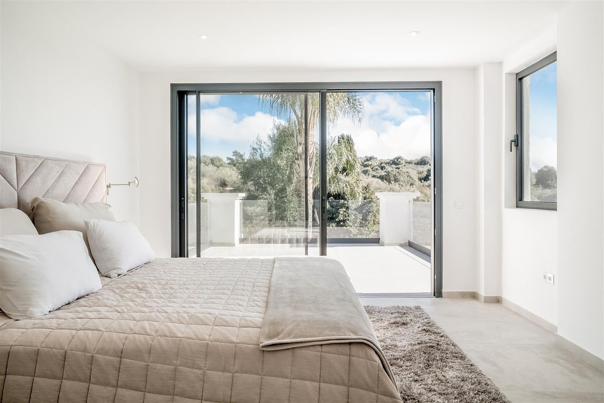 R4356052 - 6 Bedroom Villa in Marbella, Malaga
