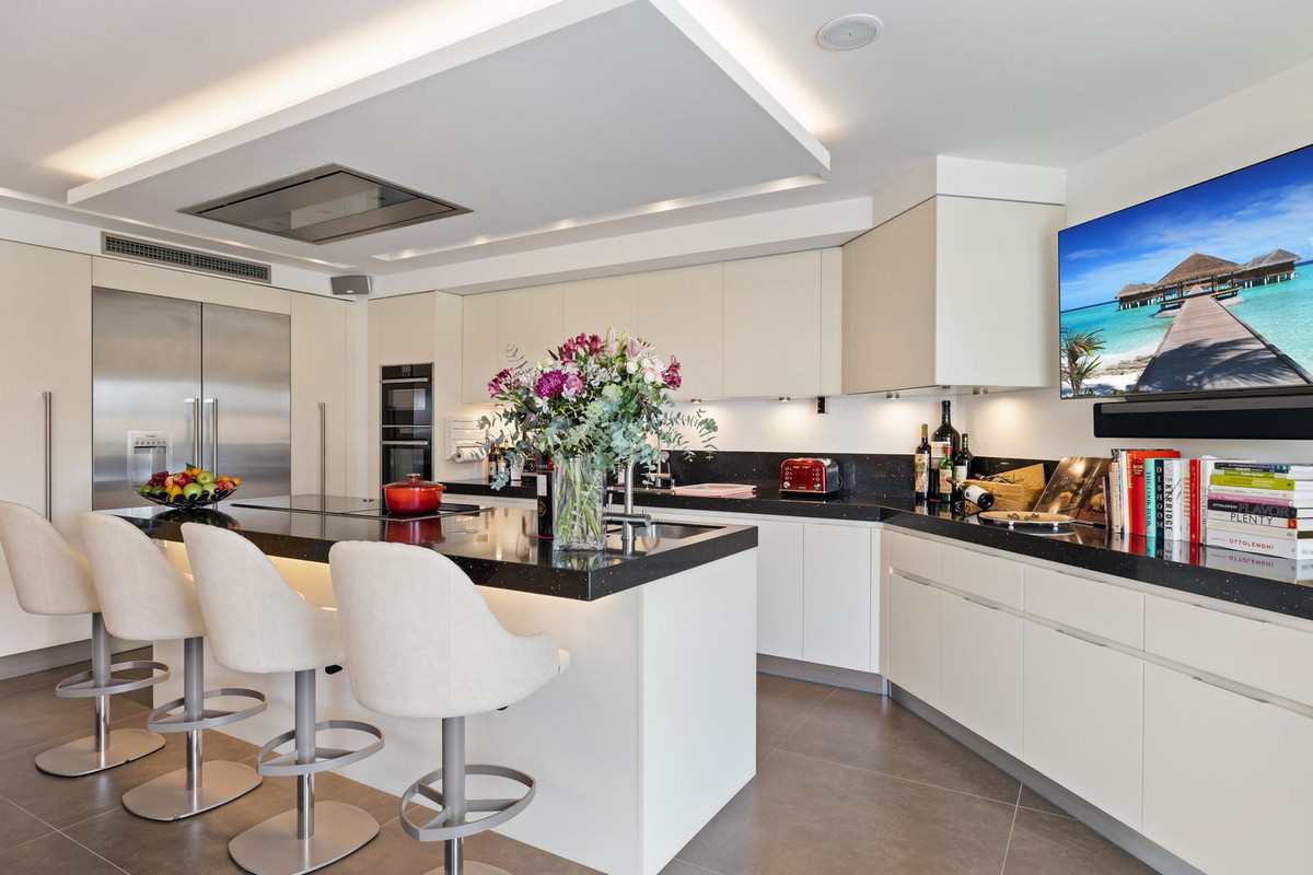R4356052 - 6 Bedroom Villa in Marbella, Malaga