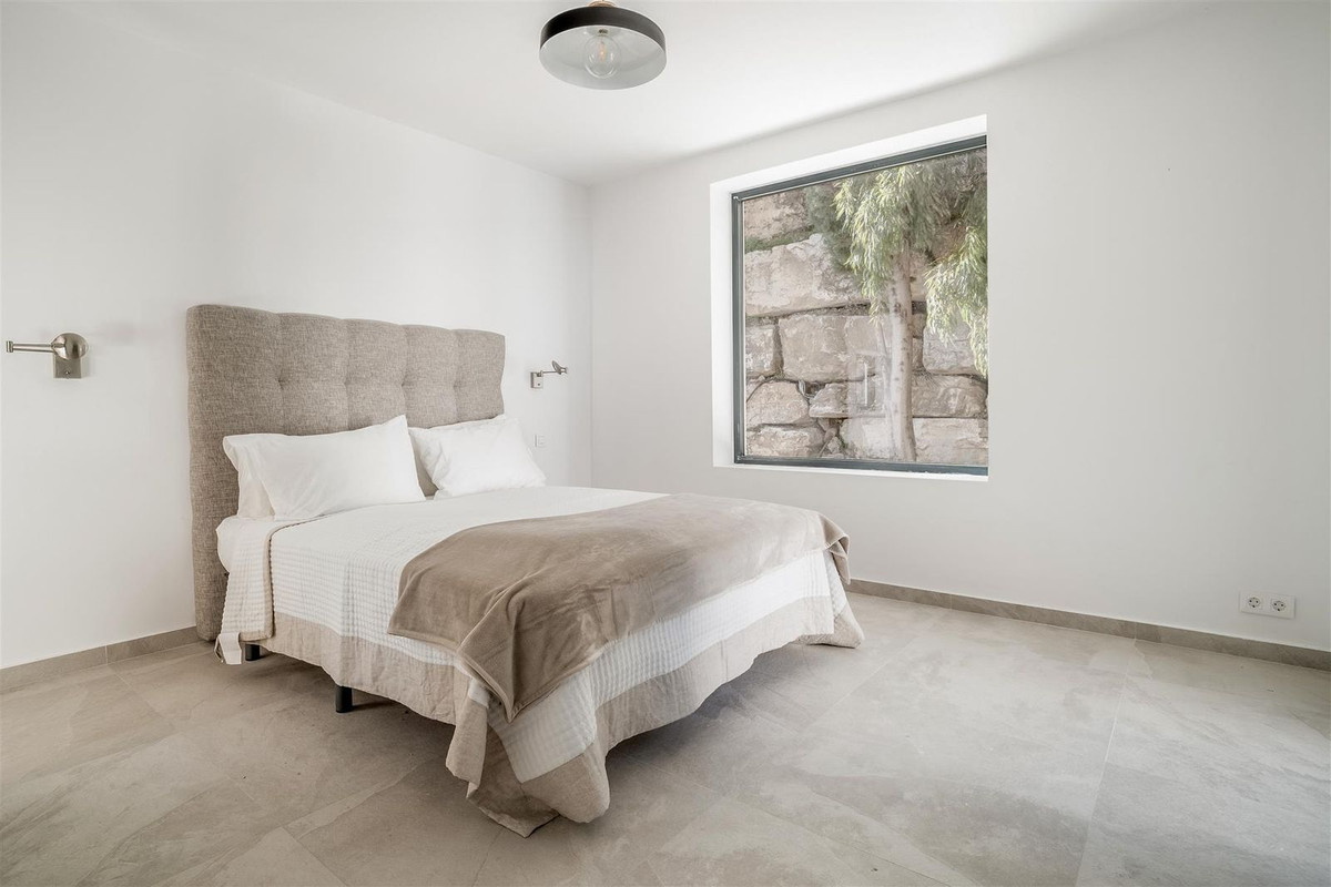 R4356052 - 6 Bedroom Villa in Marbella, Malaga