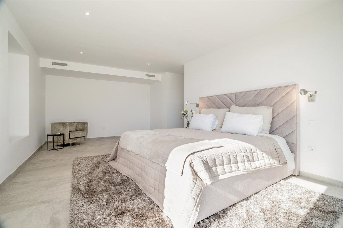 R4356052 - 6 Bedroom Villa in Marbella, Malaga