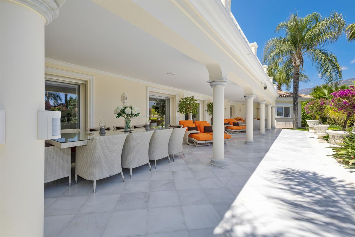 R4356052 - 6 Bedroom Villa in Marbella, Malaga