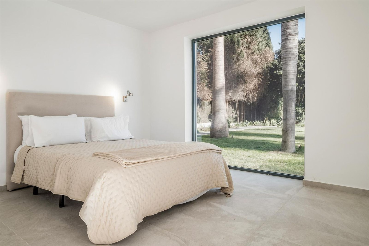 R4356052 - 6 Bedroom Villa in Marbella, Malaga
