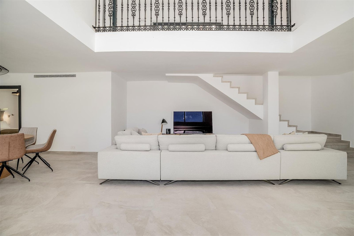 R4356052 - 6 Bedroom Villa in Marbella, Malaga
