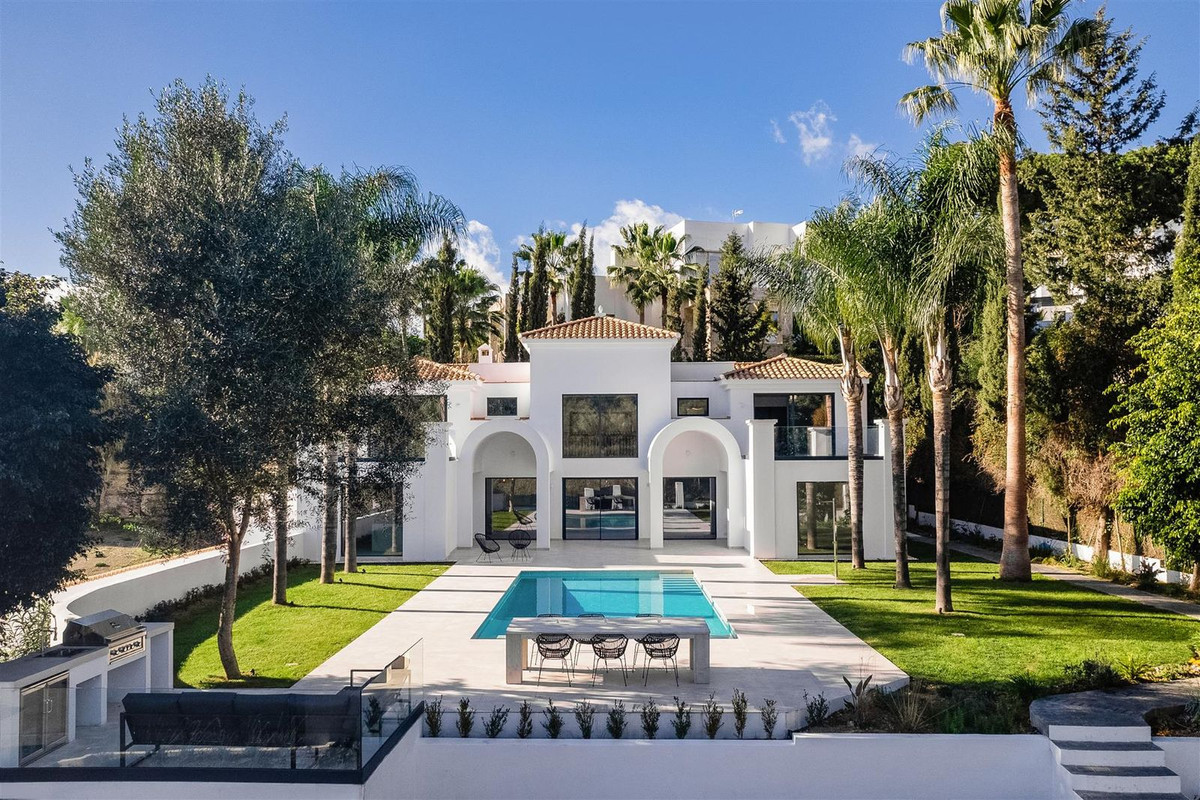 R4356052 - 6 Bedroom Villa in Marbella, Malaga