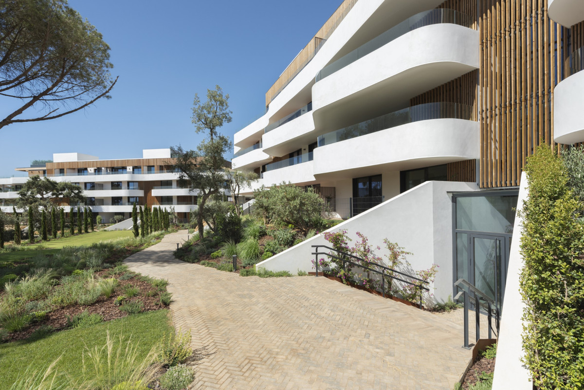 R4351417 - 2 Bedroom Apartment in Sotogrande, Cadiz