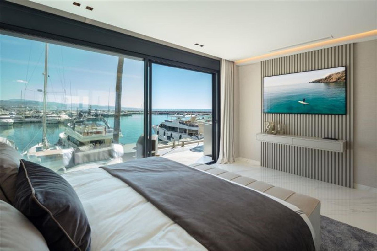 R4330501 - 3 Bedroom Apartment in Marbella, Malaga