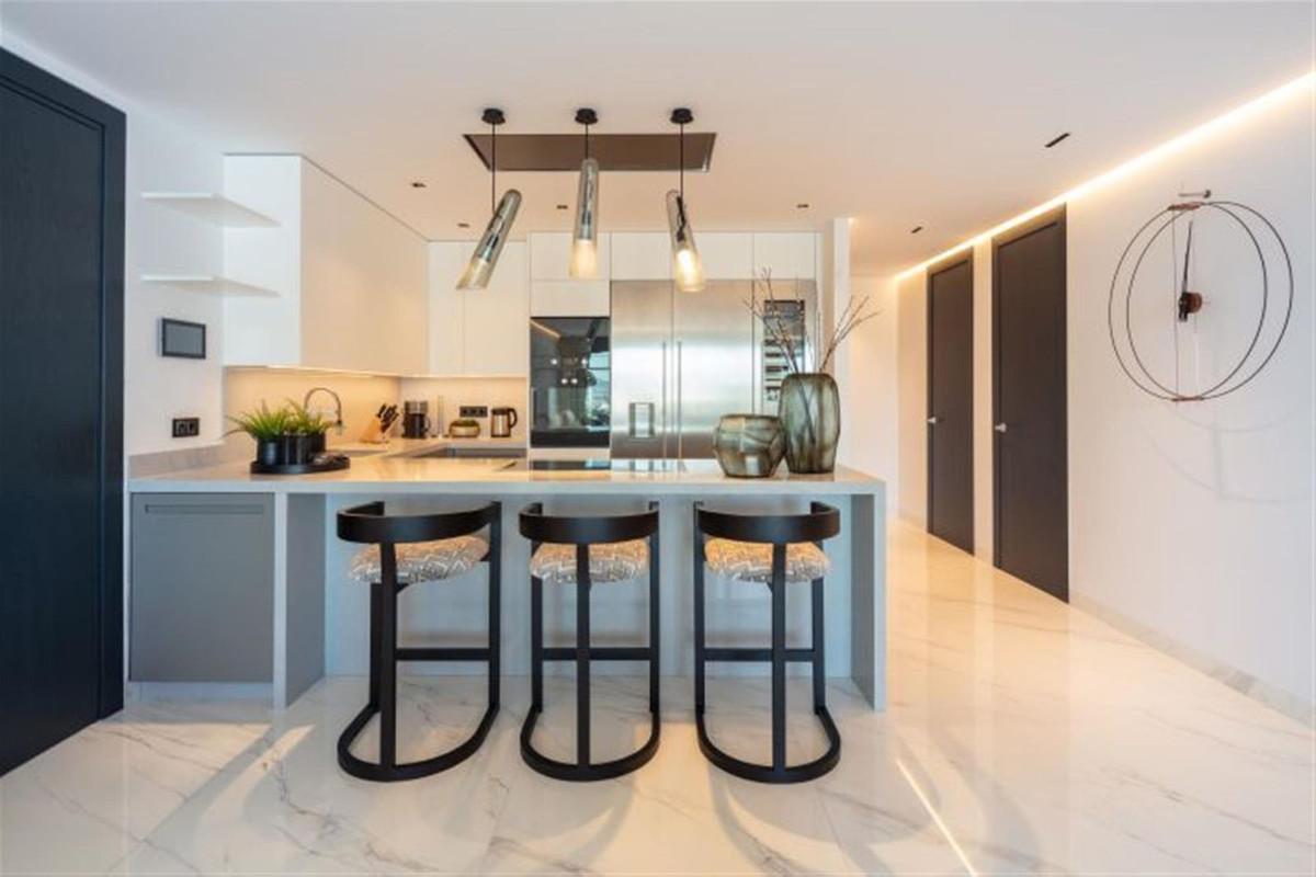 R4330501 - 3 Bedroom Apartment in Marbella, Malaga