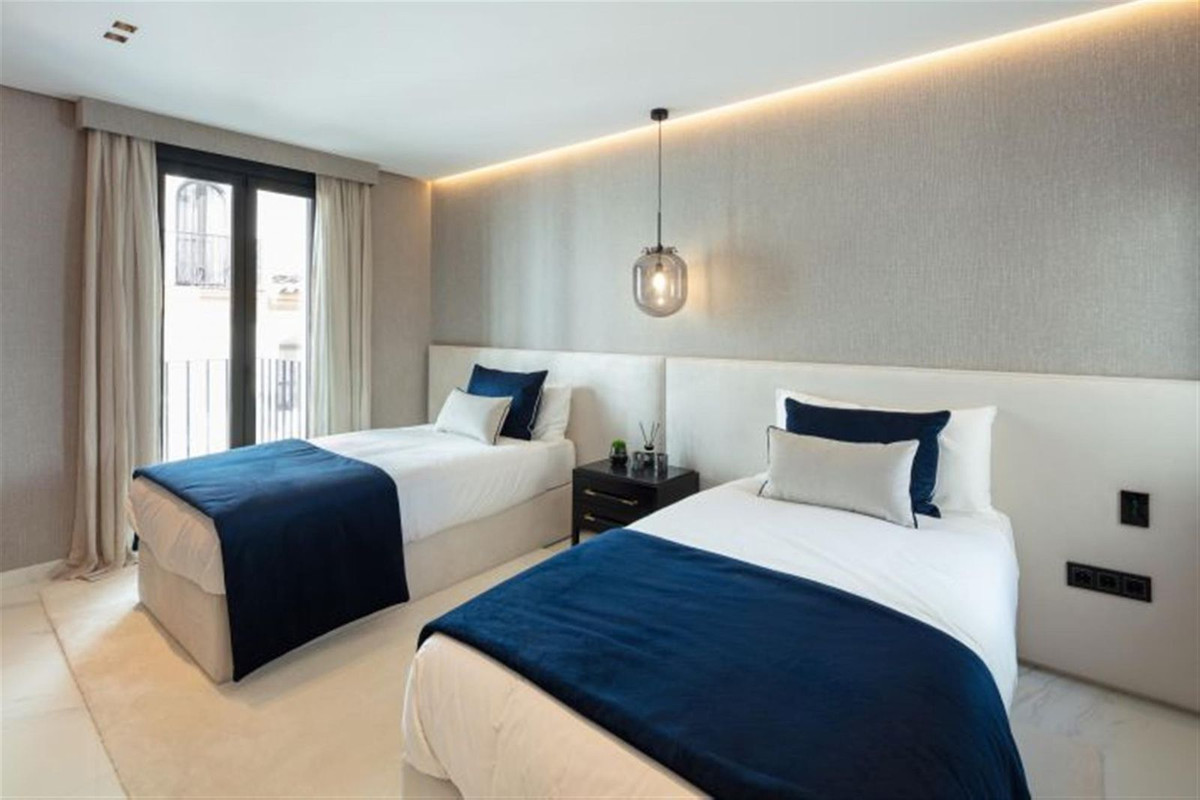 R4330501 - 3 Bedroom Apartment in Marbella, Malaga