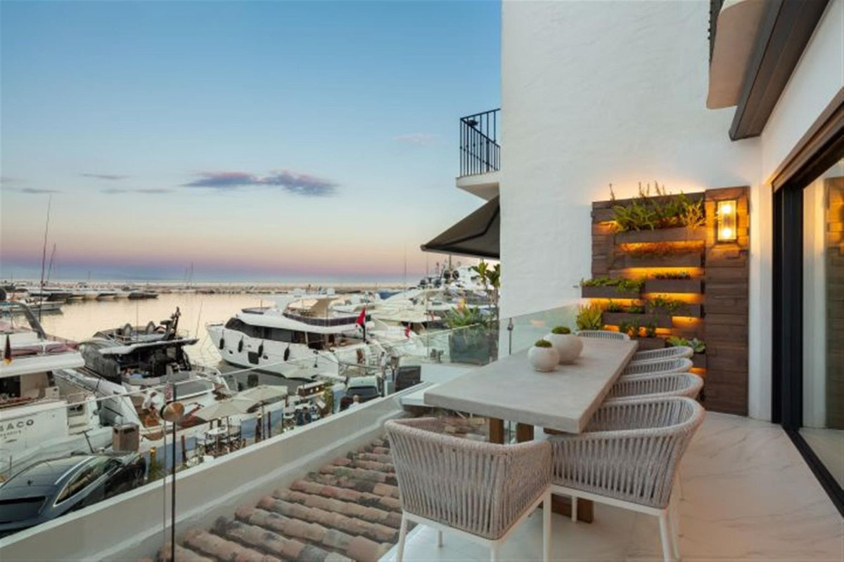 R4330501 - 3 Bedroom Apartment in Marbella, Malaga R4330501 - 3 Bedroom Apartment in Marbella, Malaga