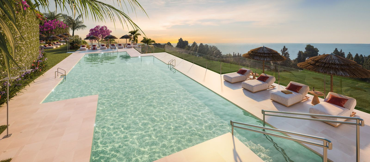 R4391524 - 4 Bedroom Villa in Mijas Costa, Malaga