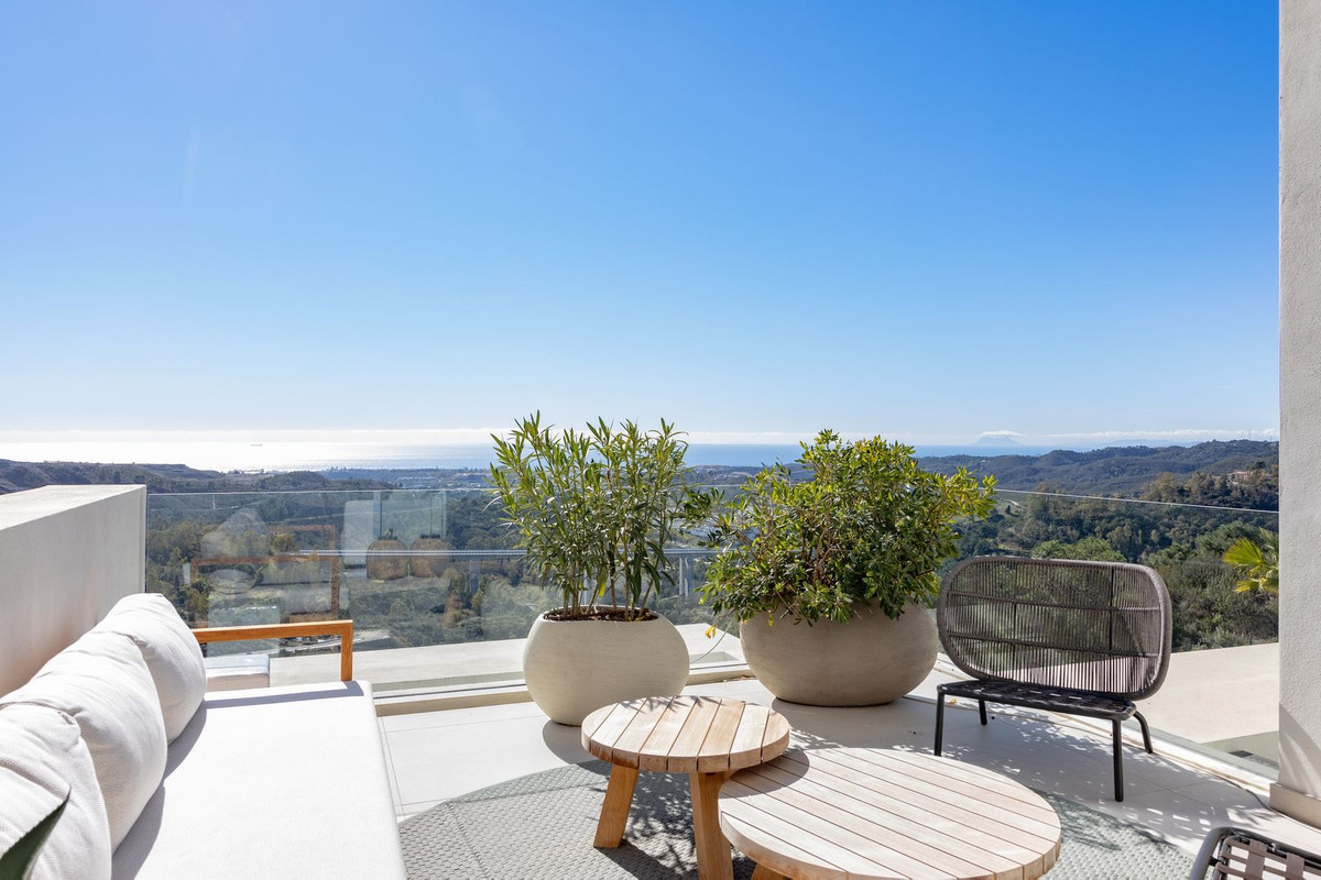R4386970 - 3 Bedroom Penthouse in Benahavis, Malaga