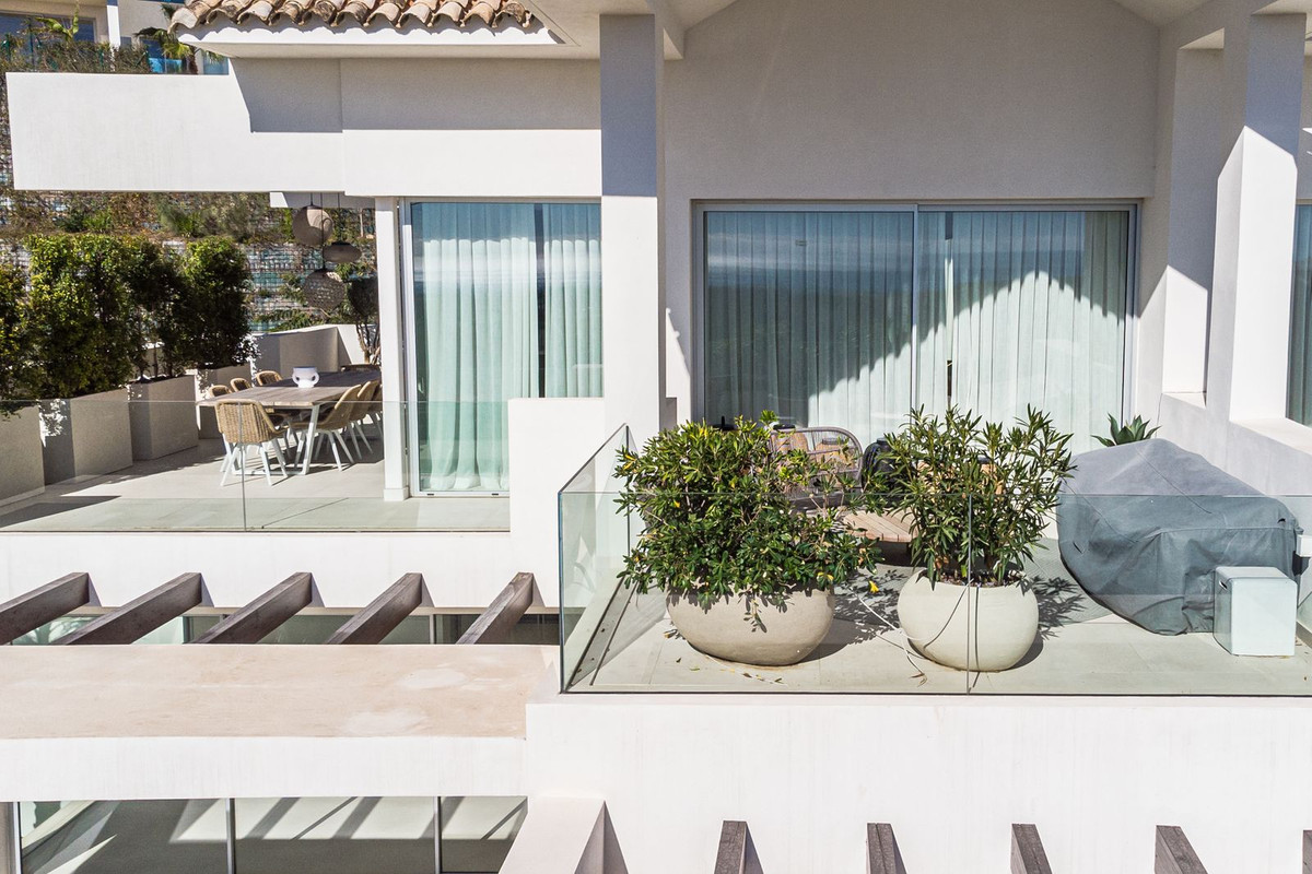 R4386970 - 3 Bedroom Penthouse in Benahavis, Malaga