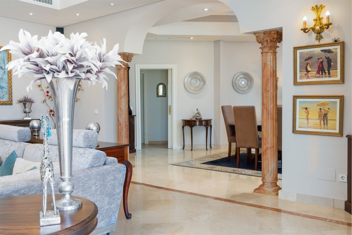 R4387732 - 7 Bedroom Villa in Marbella, Malaga