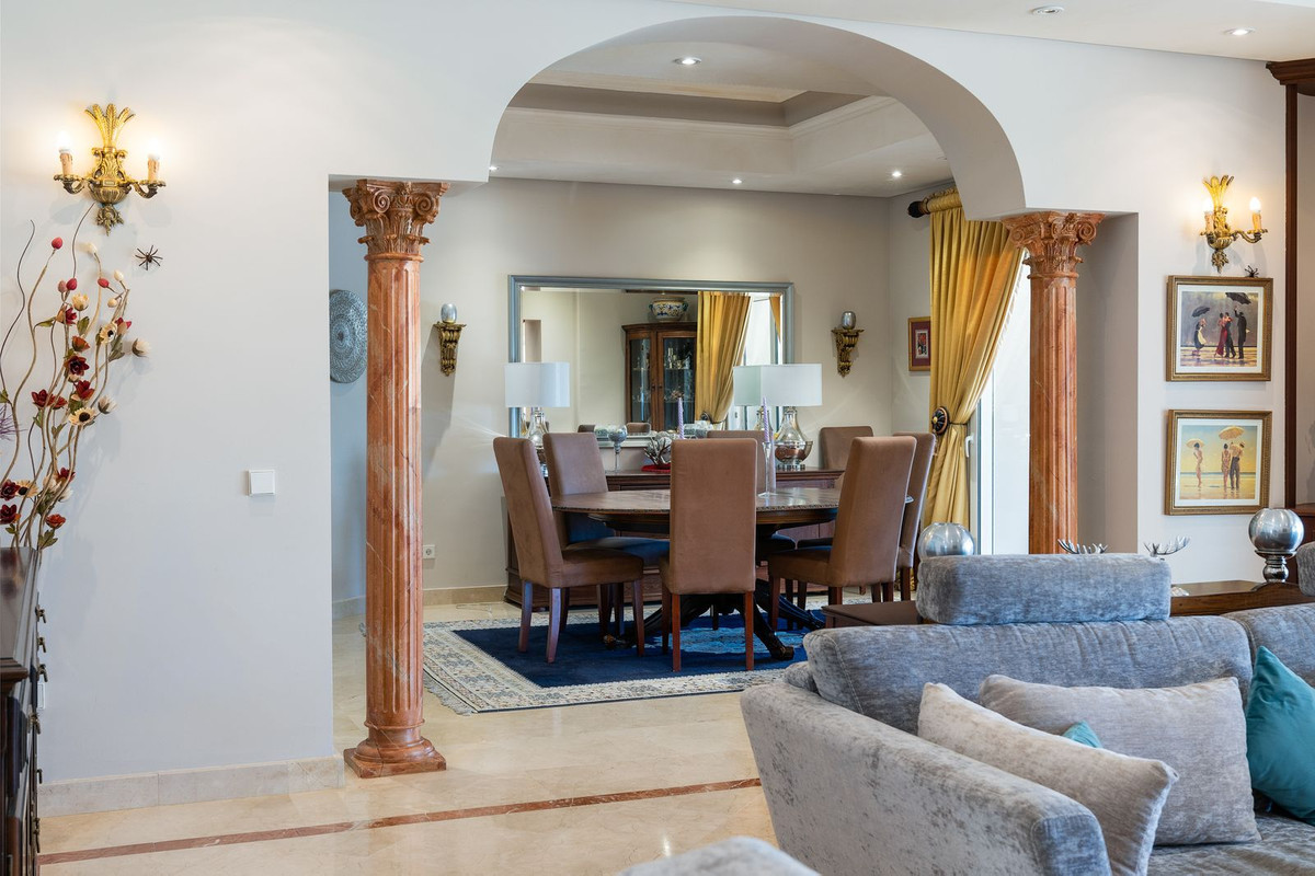 R4387732 - 7 Bedroom Villa in Marbella, Malaga