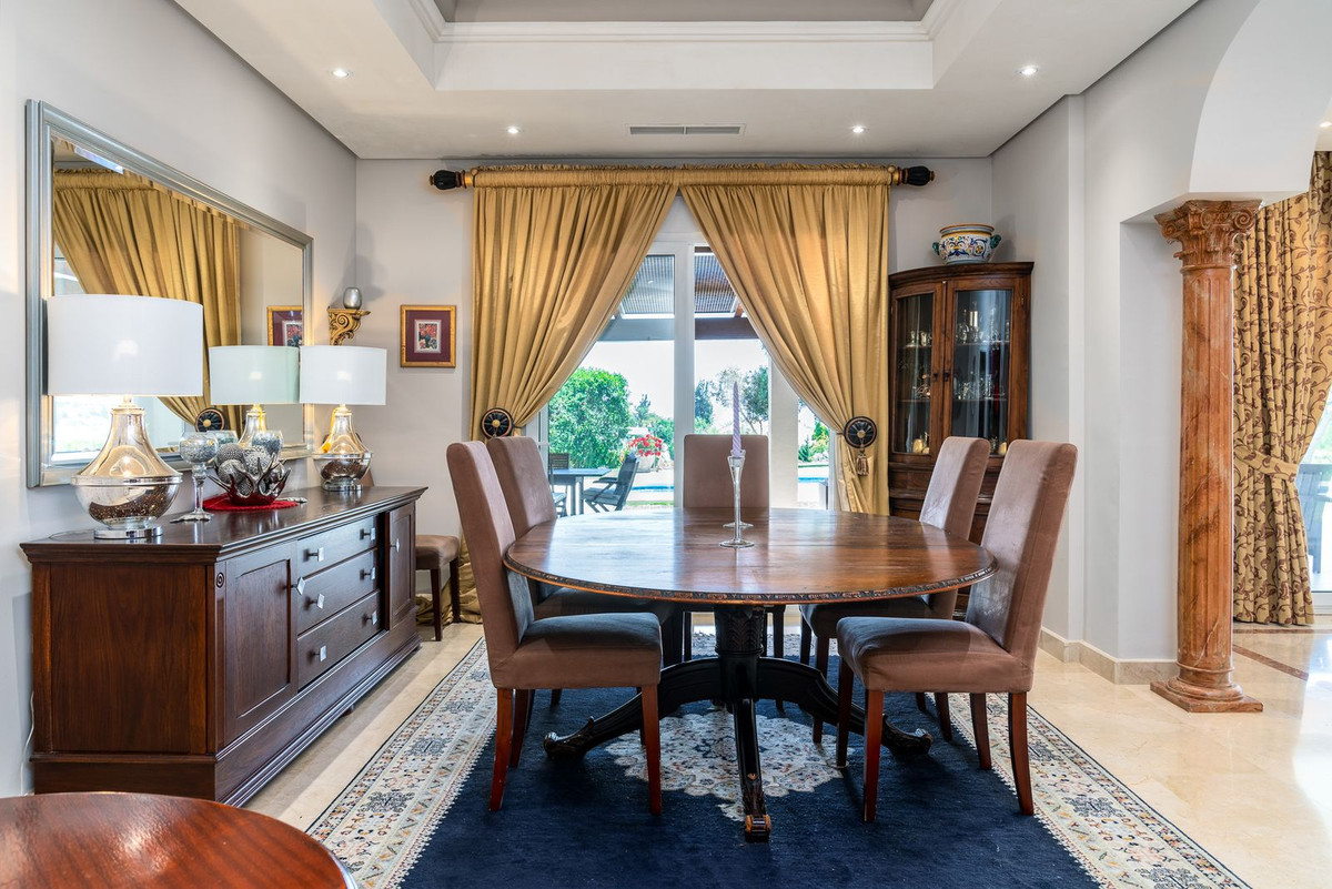 R4387732 - 7 Bedroom Villa in Marbella, Malaga