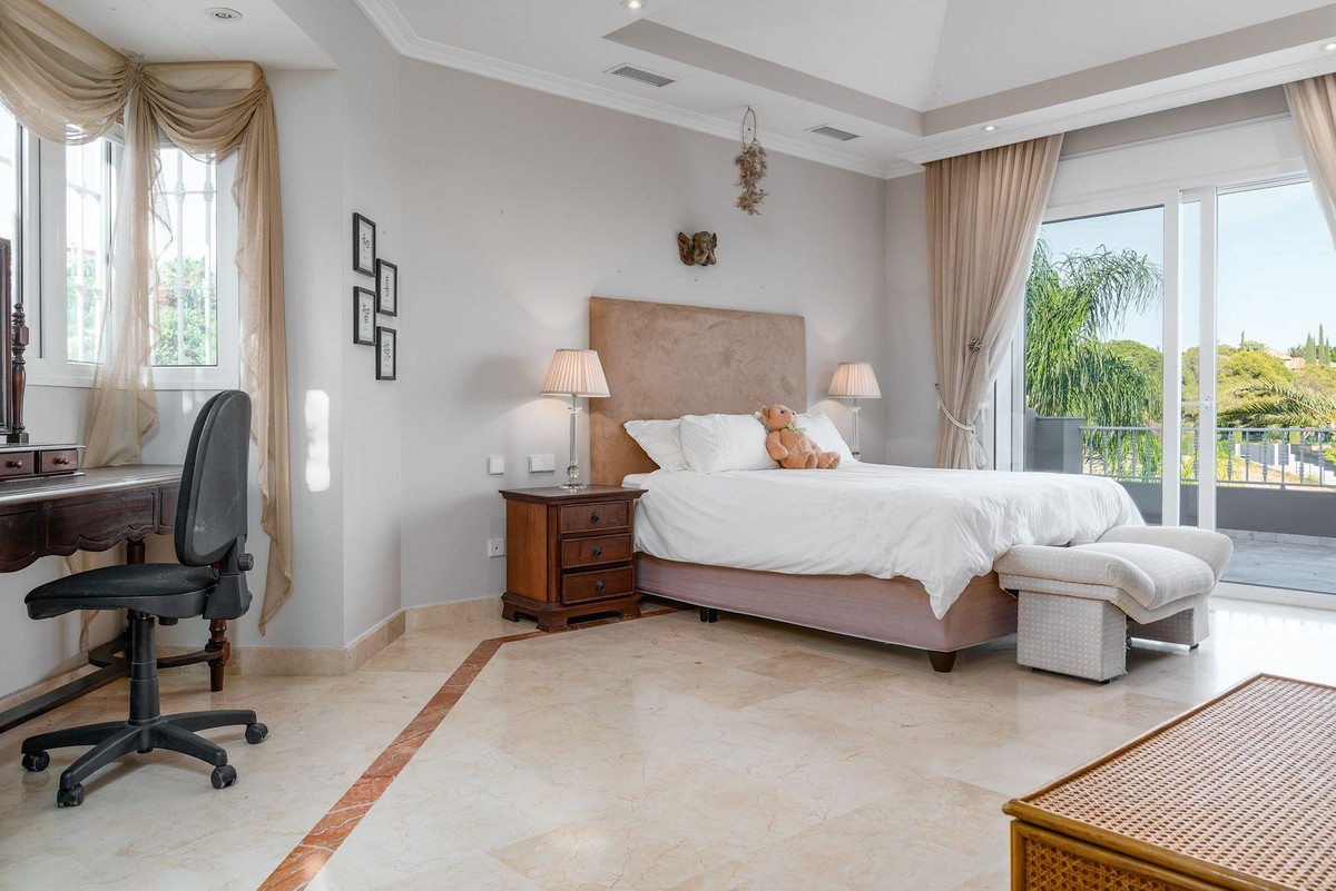 R4387732 - 7 Bedroom Villa in Marbella, Malaga