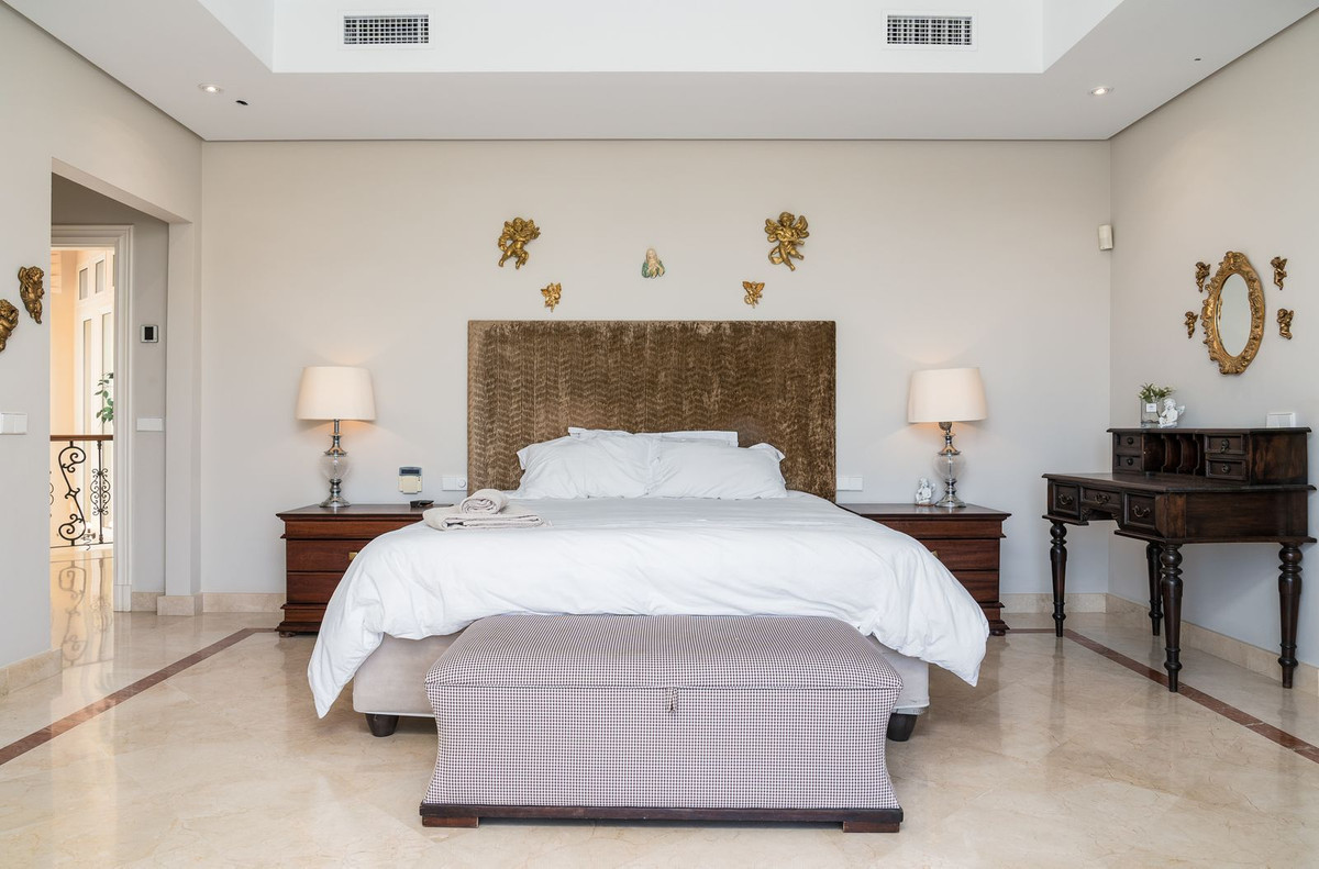 R4387732 - 7 Bedroom Villa in Marbella, Malaga