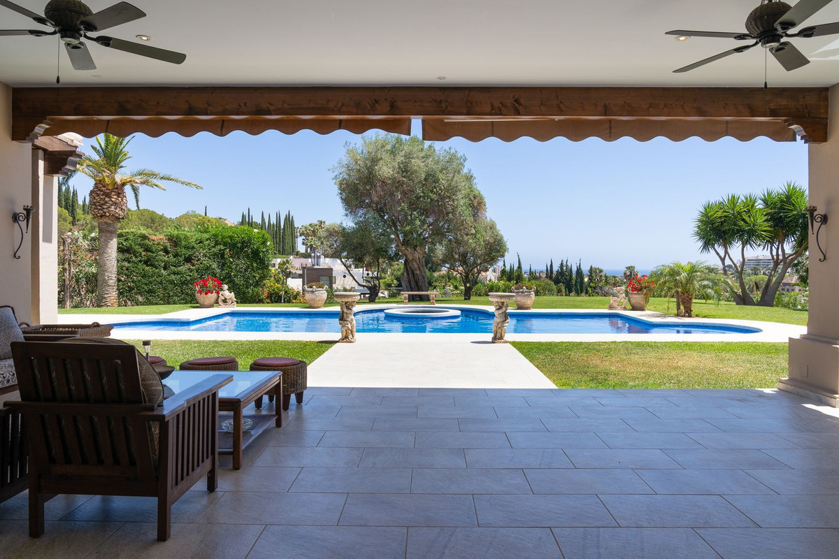 R4387732 - 7 Bedroom Villa in Marbella, Malaga